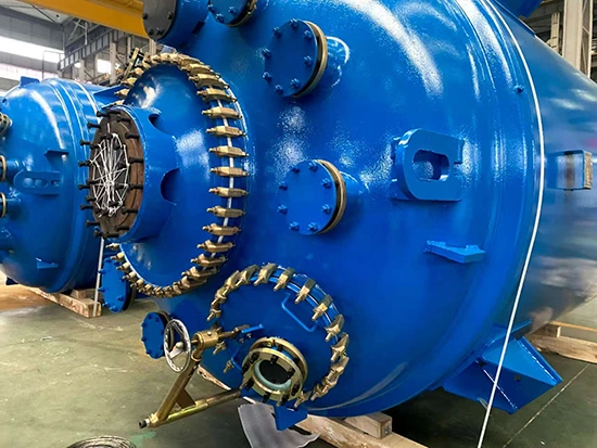 Penutup Manhole Berlapis Kaca