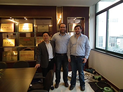 Pelanggan Timur Tengah mengunjungi instalasi kami